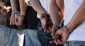 Autoridades RD arrestan 534 personas; les ocupan armas, vehículos y dinero