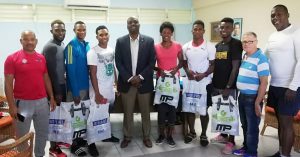 Atletas de campo y pista de RD llegan a Miami para entrenar