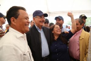 SANTIAGO: Presidente Medina dispone financiar a los tabacaleros y cafetaleros