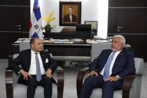 Embajador y diputado repasan avances con China Embajador y diputado repasan avances con China