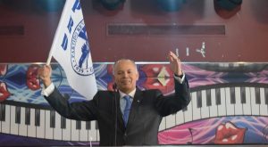 Efraín Velázquez lanza candidatura a diputado