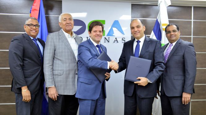 Aduanas y agentes de carga firman acuerdo para el ejercicio ético imagen