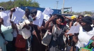 DAJABON: Comerciantes haitianos ven abuso cobros bultos llevan al mercado