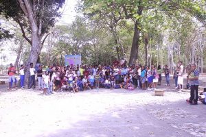 Adventistas entregan donativos a residentes de La Barquita