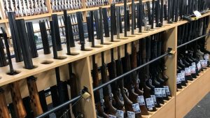 Nueva Zelanda prohíbe armas tipo militar y rifles de asalto tras ataque a mezquitas