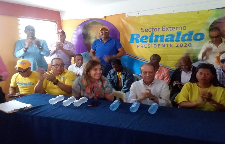 Pared Pérez recibe apoyo de jóvenes y empresarios de zona Los Alcarrizos imagen