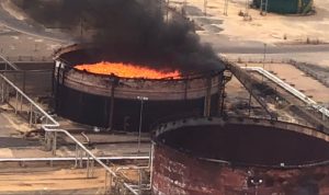 VENEZUELA: Se registra explosión de tanques de petróleo; acusan a EE.UU