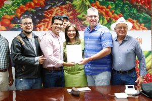 Arnaud deplora no hayan políticas públicas para desarrollar sector agropecuario