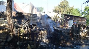SANTIAGO: Hombre muere en fuego afectó casas y negocios