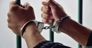 Acusan oficial de prisiones de golpear salvajemente a un niño de 6 años Acusan oficial de prisiones de golpear salvajemente a un niño de 6 años