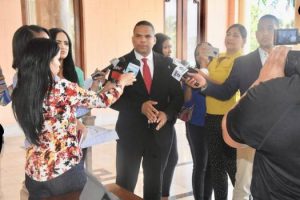 Gobierno dominicano llama población ahorrar agua; lanza campaña educativa Gobierno dominicano llama población ahorrar agua; lanza campaña educativa