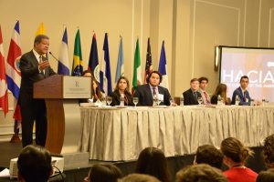Leonel Fernández exhorta jóvenes a formarse en valores