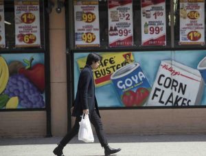 Nueva York prohíbe a comerciantes ofrecer bolsas plásticas a clientes Nueva York prohíbe a comerciantes ofrecer bolsas plásticas a clientes
