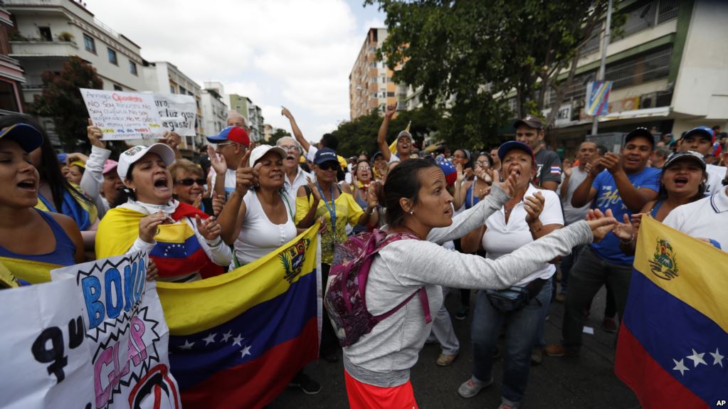 VENEZUELA: La PolicÃ­a impide con gases lacrimÃ³genos paso de marcha opositora