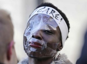 Sentencian a cinco meses de libertad condicional mujer trepó Estatua Libertad