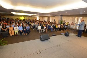 Montás recibe respaldo de médicos y enfermeras; fijaría 4% PIB sector salud Montás recibe respaldo de médicos y enfermeras; fijaría 4% PIB sector salud