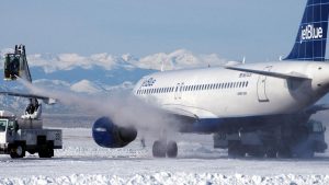 EU: Ciclón bomba deja muerto, cientos accidentes y más mil vuelos cancelados