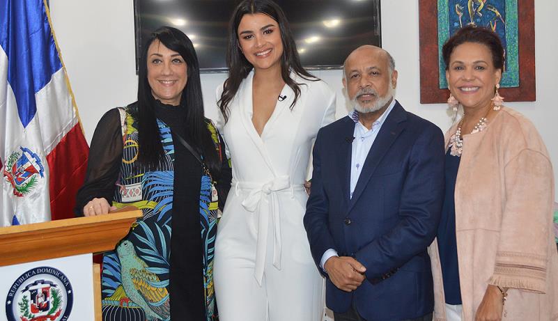 MIAMI: Cónsul RD reconoce trayectoria de Clarissa Molina imagen
