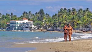 CABARETE: Ven desaparecen calles y privatizan playa y nadie lo impide CABARETE: Ven desaparecen calles y privatizan playa y nadie lo impide