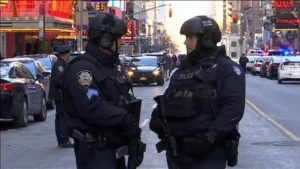 Nueva York aumenta la seguridad en las sinagogas tras tiroteo en California