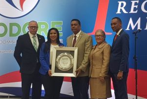 Hipólito Mejía, Amable Aristy y Johnny Jones son reconocidis por ASODORE