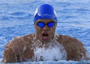 Domínguez y Mencía logran mejores marcas campeonato natación