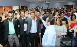 Paliza juramenta a dirigentes de Espaillat que renunciaron del PRD Paliza juramenta a dirigentes de Espaillat que renunciaron del PRD