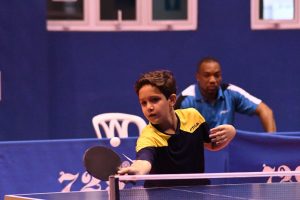 Muñoz, Cabrera y Vila avanzan en torneo juvenil tenis de mesa
