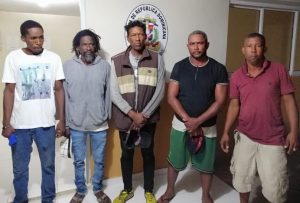 MONTECRISTI: Rescatan cinco hombres estaban en una embarcación a la deriva