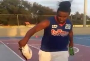 SANTIAGO: Se entrega hombre acusado agredir entrenadora infantil