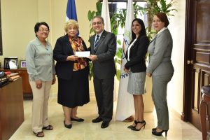 Voluntariado del Banco Central dona RD$555 mil a la Cruz Roja Voluntariado del Banco Central dona RD$555 mil a la Cruz Roja