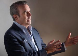 Abinader evoca “pueblo en armas”; pide seguir alerta en defensa de Constitución