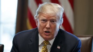 EEUU: Trump visita frontera México tras amenazar con alza de aranceles