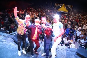 Miles presencian Festival Musical Bahía de Manzanillo