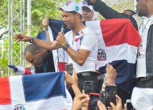 Carlos Silver no logró récord Guinness; alegan hubo fallo en tiempo de descanso