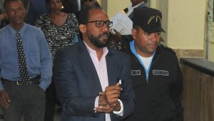 Envían a juicio de fondo comunicador Pablo Ross por abuso de hijastra menor