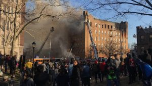 Al menos 23 personas heridas en fuego en edificio apartamentos Brooklyn