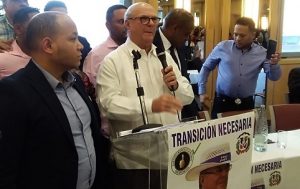 ESPAÑA: Hipólito dice eliminaría las “botellas” en el servicio exterior ESPAÑA: Hipólito dice eliminaría las “botellas” en el servicio exterior