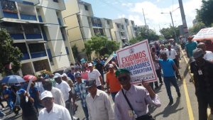 Trabajadores marchan en rechazo cierre IDSS y anteproyecto eliminaría cesantía