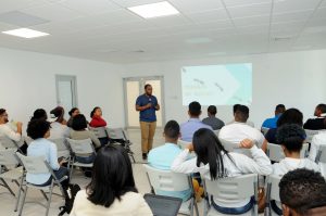 MICM asesora y sensibiliza a microempresarios jóvenes en situación vulnerable