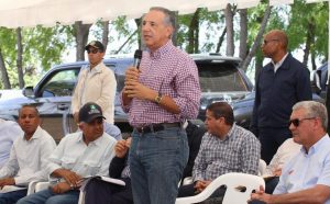 Dicen cientos de jóvenes profesionales están sirviendo al Estado Dominicano