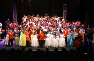 Teatro Orquestal impresiona con su espectáculo “Sensible de Todo” Teatro Orquestal impresiona con su espectáculo “Sensible de Todo”