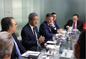 Expresidente Fernández se reúne con la directiva Consejo Hombres de Empresa