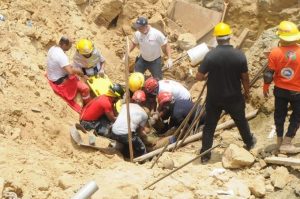 SANTIAGO: Hallan quinto cuerpo en derrumbe área construcción de hotel