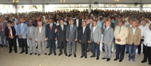 Leonel promete subir sueldos y las  pensiones a policías, revisar retiros