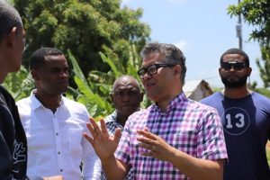 Carlos Peña dice a productores hay que sacar mafia gobernante si quieren prosperar