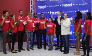 Presidente PRSC juramenta decenas de jóvenes evangélicos del DN Presidente PRSC juramenta decenas de jóvenes evangélicos del DN