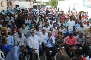 Hipólito Mejía recibe «masivo apoyo» en comunidades de Guerra y Boca Chica Hipólito Mejía recibe «masivo apoyo» en comunidades de Guerra y Boca Chica