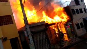 Mujer de 54 años y nieto mueren en incendio casa barrio La Zurza