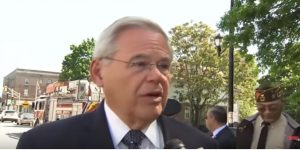 Senador Menéndez vuelve a la carga: advierte “perversión a la democracia” Senador Menéndez vuelve a la carga: advierte “perversión a la democracia”